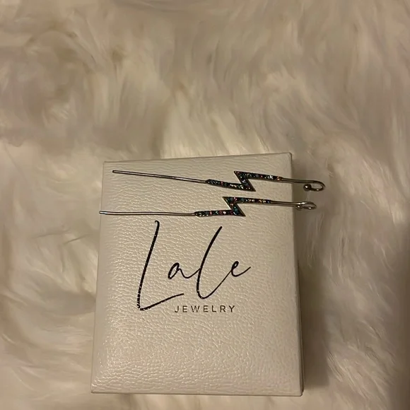 Lightning bolts cubic zirconia silver edgy ear crawler-ear cuff-Valentines - Picture 2 of 6